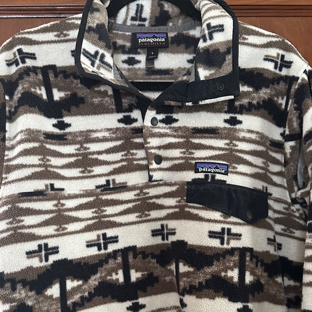 Patagonia Synchilla Men's Patterned Fleece Jacket - Black and Brown - Picture 2 of 2